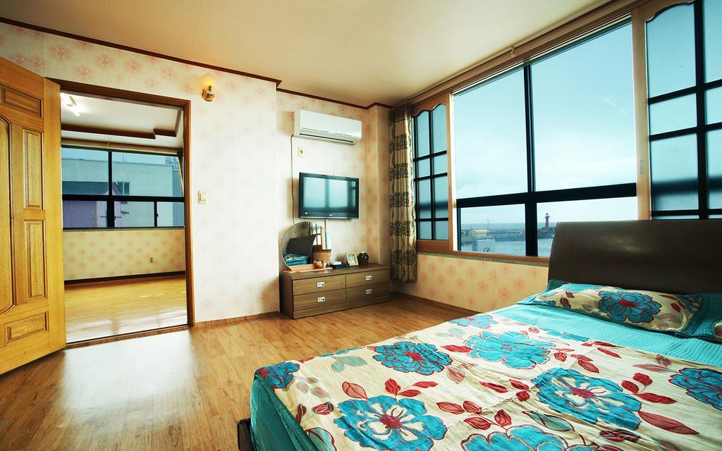 Family Pension Seogwipo Bagian luar foto