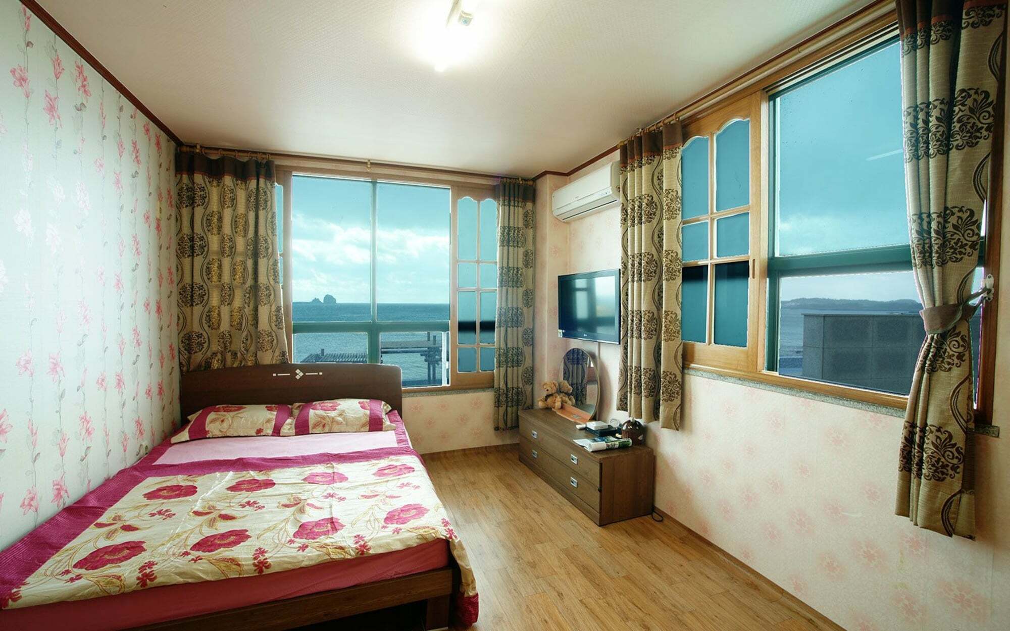 Family Pension Seogwipo Bagian luar foto